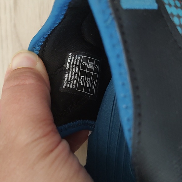 Keen water sandals size 4 - Picture 3 of 4